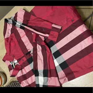 Worn twice - Burberry men’s button down. Great condition